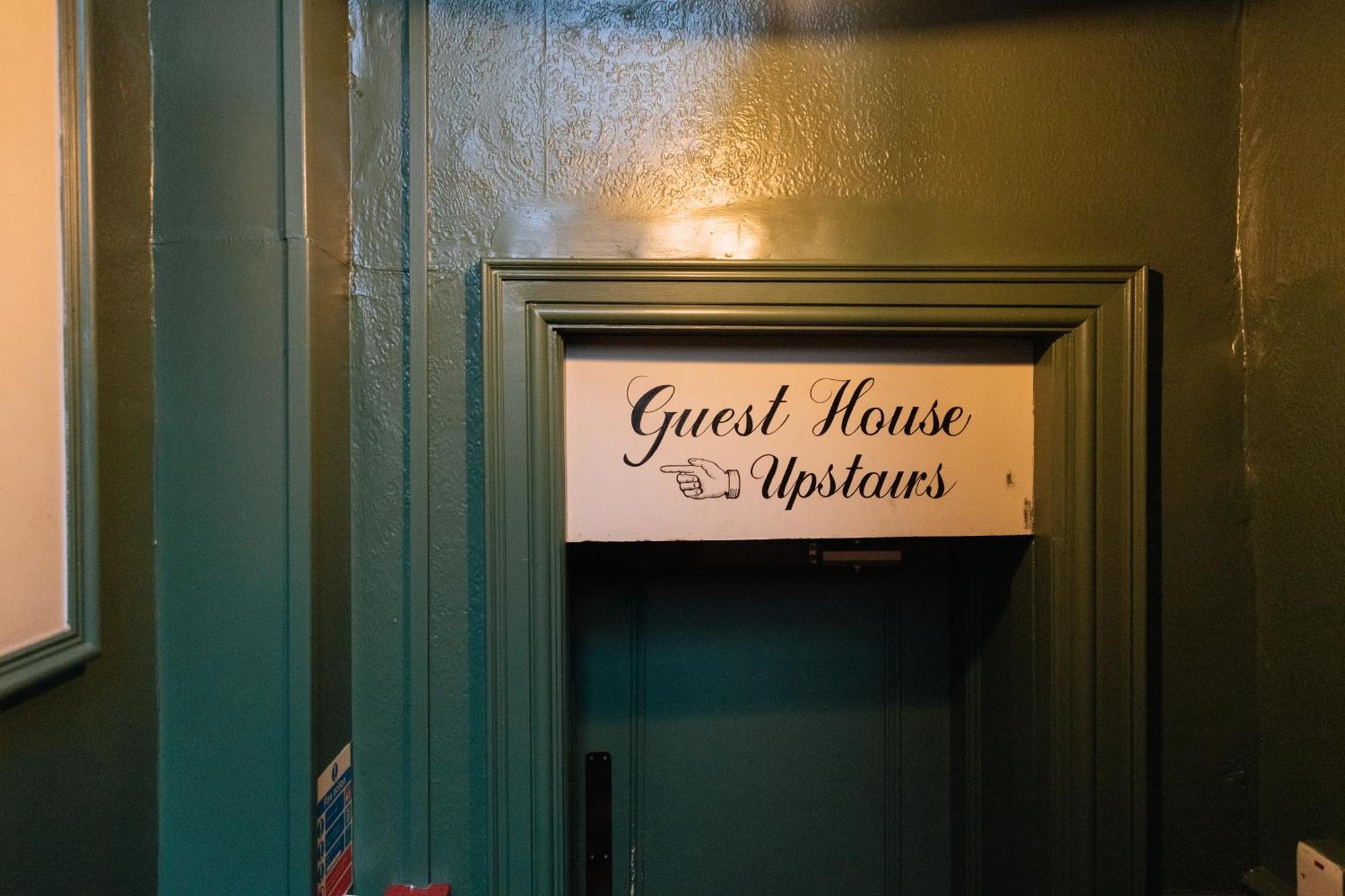 The Crown Pub & Guesthouse London Exterior photo
